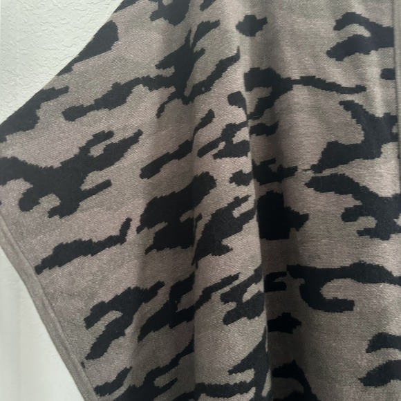 Tahari Camo Print Hooded Zip Up Poncho‎ Cape Sweater Jacket Plus Size X/1X Boho - Picture 2 of 12